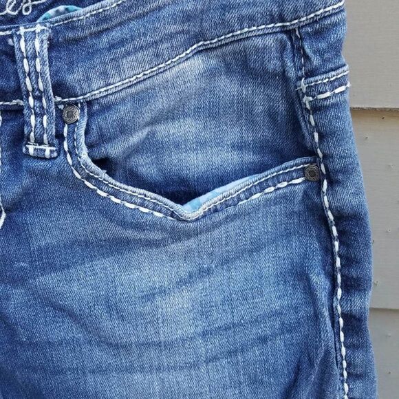 Maurices Cropped Jeans with Bling Flap Pockets Size 5/6 - Picture 7 of 10